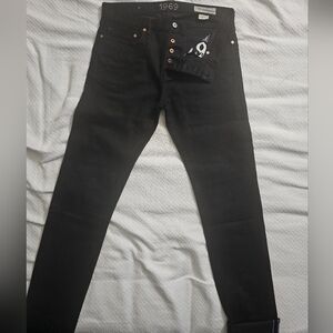 GAP Japanese Selvedge Denim Slim-Fit Black Sleek and Stylish